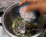 A picture of step 3 of Broken wheat upma.