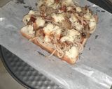 A picture of step 3 of Spaghetti bread Pizza.