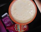 A picture of step 2 of Strawberry spong cake.