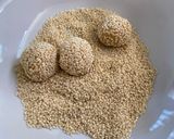 A picture of step 4 of Kanom Nga.