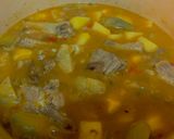 Foto del paso 2 de la receta: Patatas con costillas y alcachofas