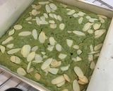 Foto langkah ke 6 dari resep Almond Matcha Brownies.
