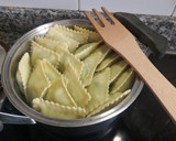 Foto del paso 3 de la receta: Pasta fresca al huevo rellena de Ricota y Espinacas a la Boloñesa (Exprés)