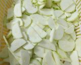 Hình bước làm 1 của món Bí ngòi xào