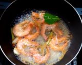 รูปขั้นตอนการทำที่ 4 ของ กุ้งอบเกลือ