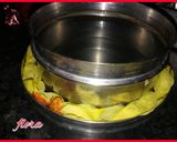 A picture of step 2 of Flower ice bowl.