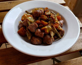 Foto del paso 12 de la receta: Fritada de butifarra y alcachofas con picatostes al ajillo y pimentón