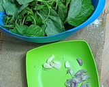 Foto langkah ke 1 dari resep Sayur bening bayam.