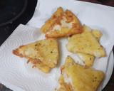 Foto del paso 3 de la receta: Ensalada de rúcula con queso frito, pera en almíbar y vinagreta de orégano