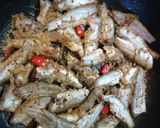 Hình bước làm 2 của món Cá lẹp kho tiêu