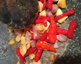 Foto langkah ke 7 dari resep Sambal Goreng Kentang dan Telur Puyuh.