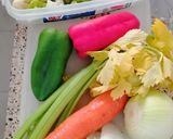 Foto del paso 3 de la receta: Alas de pollo salteadas con verduras..