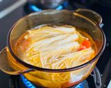 Hình bước làm 3 của món Canh Chua Giá Đỗ Nấm Kim Châm