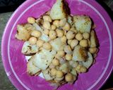 A picture of step 4 of Khattay Aloo chaat.