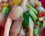 Foto langkah ke 3 dari resep Tumis jamur saos tiram.