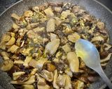 Foto del paso 6 de la receta: Setas con yema curada y crujiente de jamón ibérico sobre cama de patata y calabaza