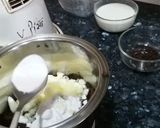 A picture of step 2 of Oreo chocolate cake.