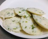 A picture of step 4 of Instant Idli Chaat.