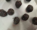 A picture of step 2 of Sesame seed rice ball.