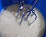 A picture of step 2 of Chocolate vanilla Swiss roll in fry pan.