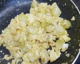Foto del paso 5 de la receta: Revuelto de calabacín al limón con patata cocida y cebolla