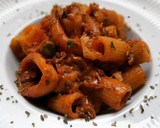 Foto del paso 9 de la receta: Rigatoni picantes con calamar y alcaparras