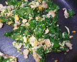 รูปขั้นตอนการทำที่ 2 ของ ตำลึงผัดไข่ใส่หมูสับ