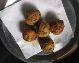 A picture of step 4 of Poha Pakoda.