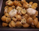 Rozmaringos fokhagymás krumpli recept fázis 1 fotója