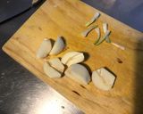 Une image de l'étape 4 de Poulet aux olives violettes, sauce crème au citron confit et coriandre.