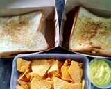 Foto langkah ke 4 dari resep Egg Sandwich with Guacamole.