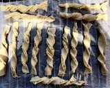 Foto del paso 7 de la receta: Palitos de hojaldre de queso