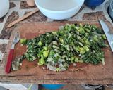 Foto del paso 2 de la receta: Buñuelos de acelga y zapallito 🥬