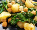 A picture of step 4 of Spinach with Chickpeas and Potatoes.