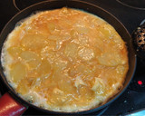 Foto del paso 2 de la receta: Tortilla de patatas con cebolla