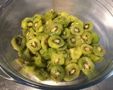 Une image de l'étape 3 de Compote de cerises et kiwis.