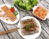 A picture of step 4 of Bánh cuốn made with rice paper.