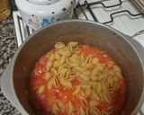 Foto del paso 3 de la receta: Chorizos a la pomarola con fideos caracoles