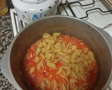 Foto del paso 3 de la receta: Chorizos a la pomarola con fideos caracoles