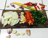 Foto langkah ke 1 dari resep Oseng Ikan Tongkol Cuwe Cabe Ijo.