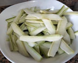 Foto del paso 2 de la receta: Cintas de calabacín con salsa de tomate