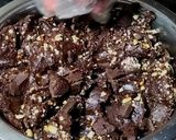Foto langkah ke 5 dari resep Double Choco Nut Cookies.