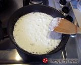 A picture of step 1 of Eggs cooked with feta cheese.