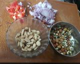 A picture of step 2 of Sprauts bhel.