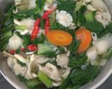 Foto langkah ke 3 dari resep Sup Pokcoy Jamur Tiram.