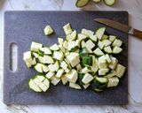 Une image de l'étape 1 de Crumble de courgettes chèvre.