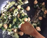 Foto del paso 2 de la receta: Revuelto de acelga, huevo y champiñones 🥰🍄