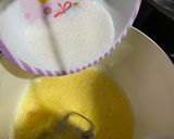 Foto langkah ke 2 dari resep Strawberry cake pudding.