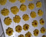 Foto langkah ke 2 dari resep Kue semprit jadul.