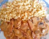Tejfölös kolbászos gomba paprikás recept fázis 3 fotója